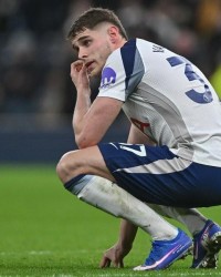 bob半岛体育官方网站-记者：备战法兰克福赛前，范德芬和波罗缺席热刺今天的训练