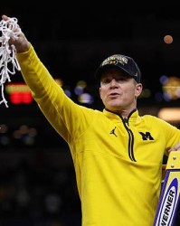 密歇根花5000万挖来的冠军教头，刚干8个月就急着续约