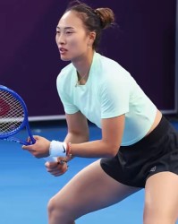 bob半岛体育-郑钦文确认复出！首秀时间曝光，短短17天签下2份代言，年入超2亿